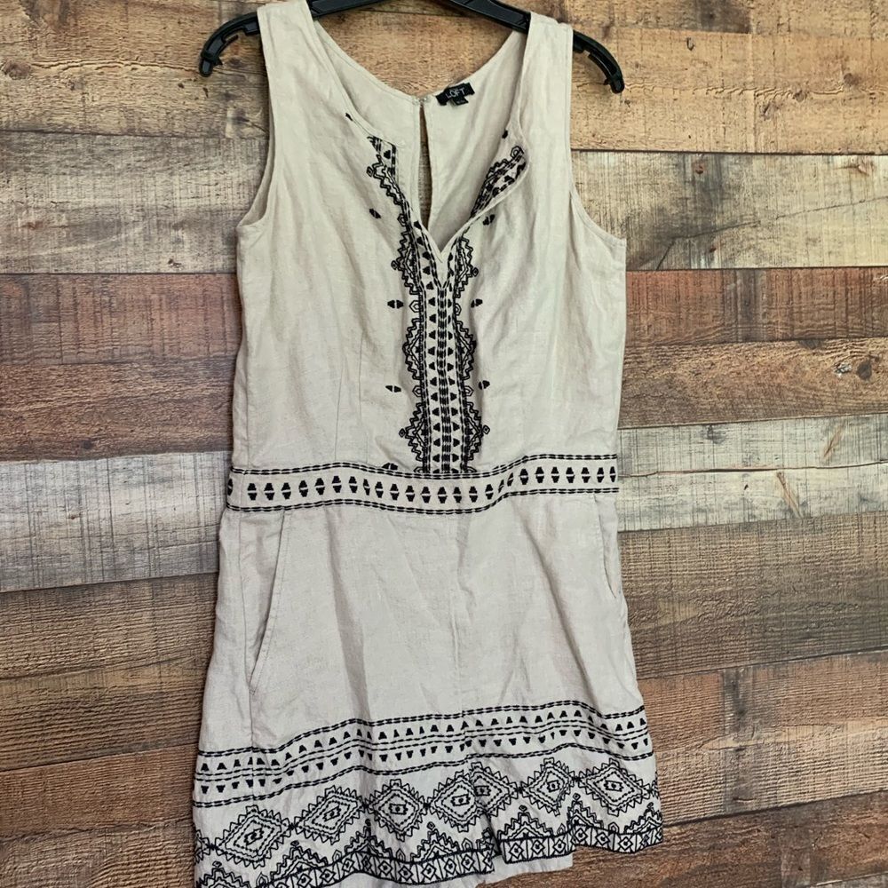 Loft‎ beige and black sleeveless shorts romper, size 10 - Picture 4 of 15